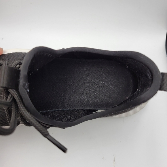 Black Dri-Fit Laced Sneakers with White Soles Sz 8 - Picture 9 of 10